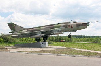 Самолет-памятник авиаконструктору П. Сухому