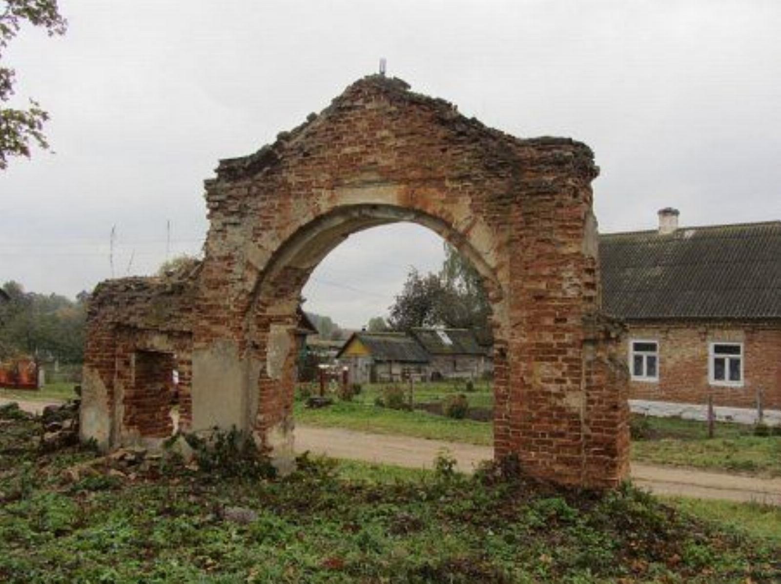 Брама и ограда (руины) Брама и ограда (руины)