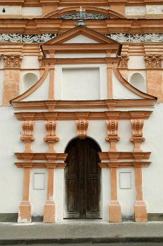 3 брамы и ограда с башнями