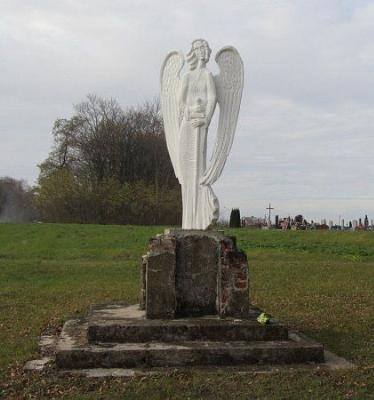 Памятник на месте старого костела (?)