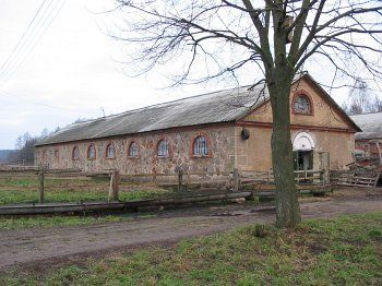 Конюшня левая