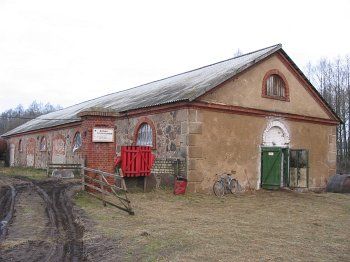 Конюшня правая