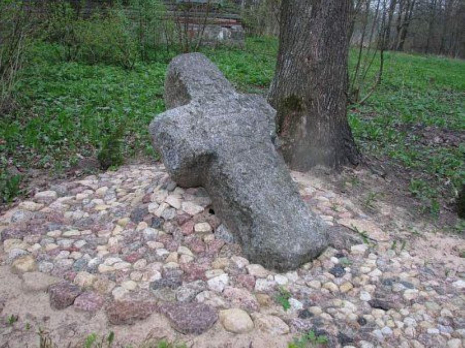 Каменный крест Каменный крест