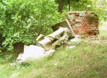 Памятник В. Ленину