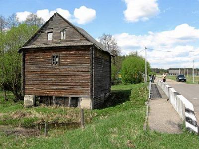 Водяная мельница (дерев.)