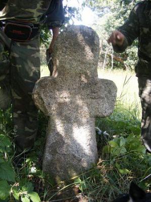 Каменный крест