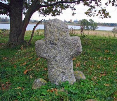 Каменный крест