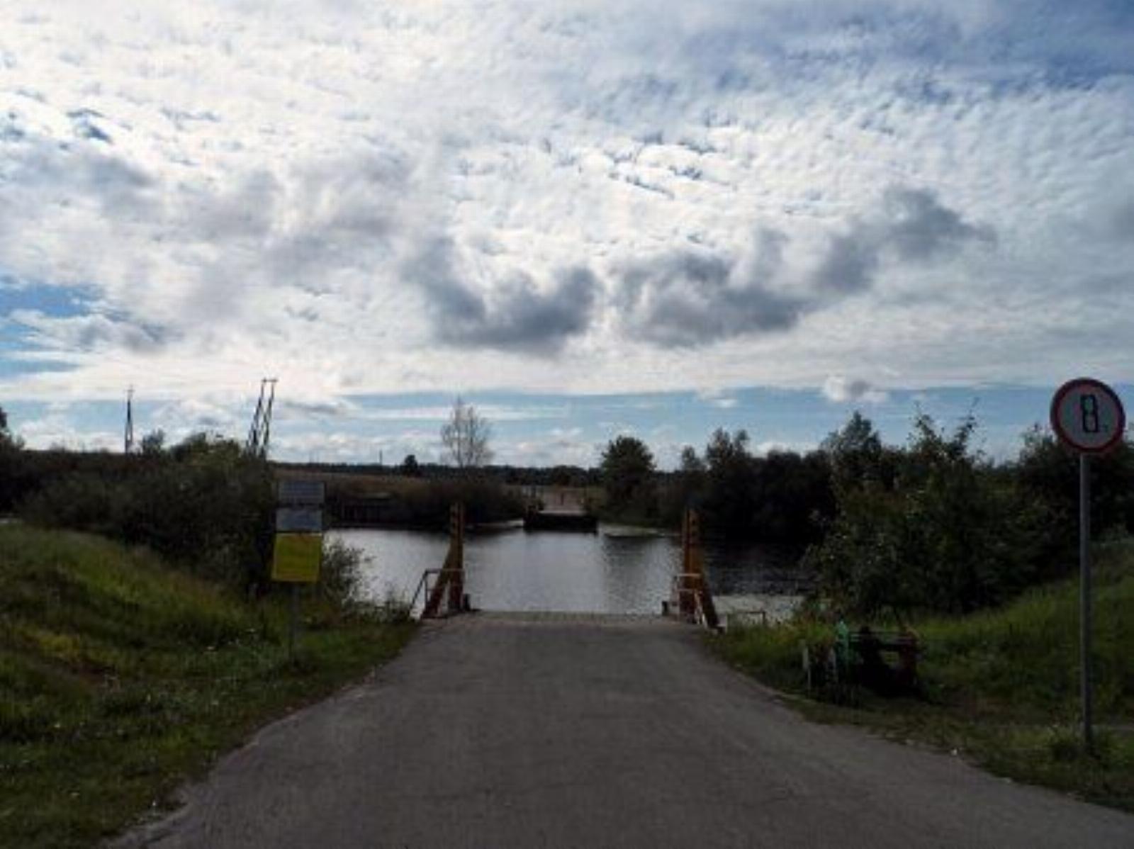 Паром через Пину Паром через Пину