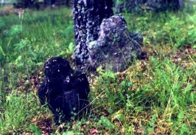 Каменные кресты