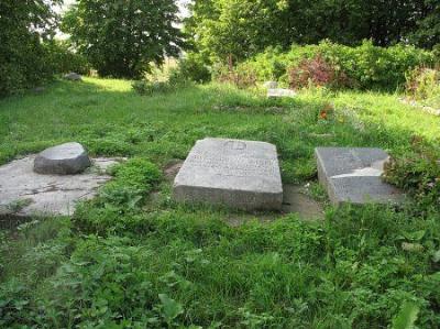 Фамильные захоронения Ельских