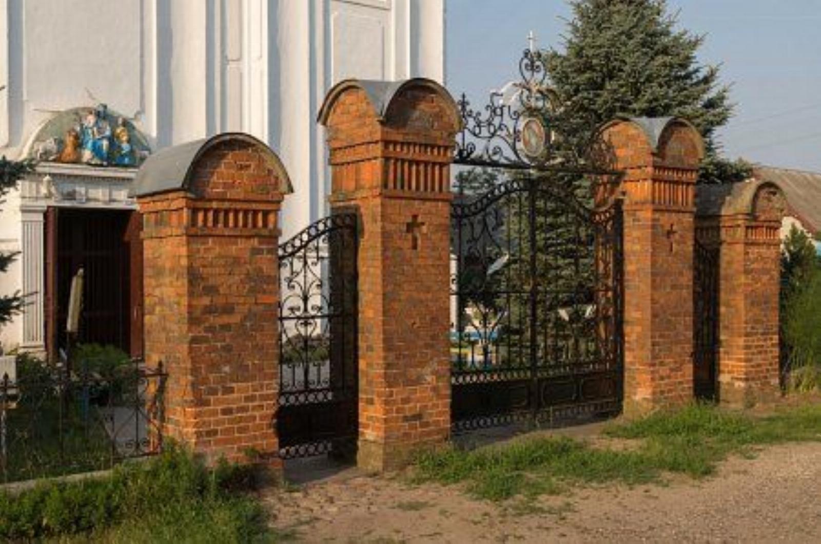 Брама и ограда Брама и ограда