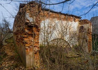 Хозпостройка (руины стены)