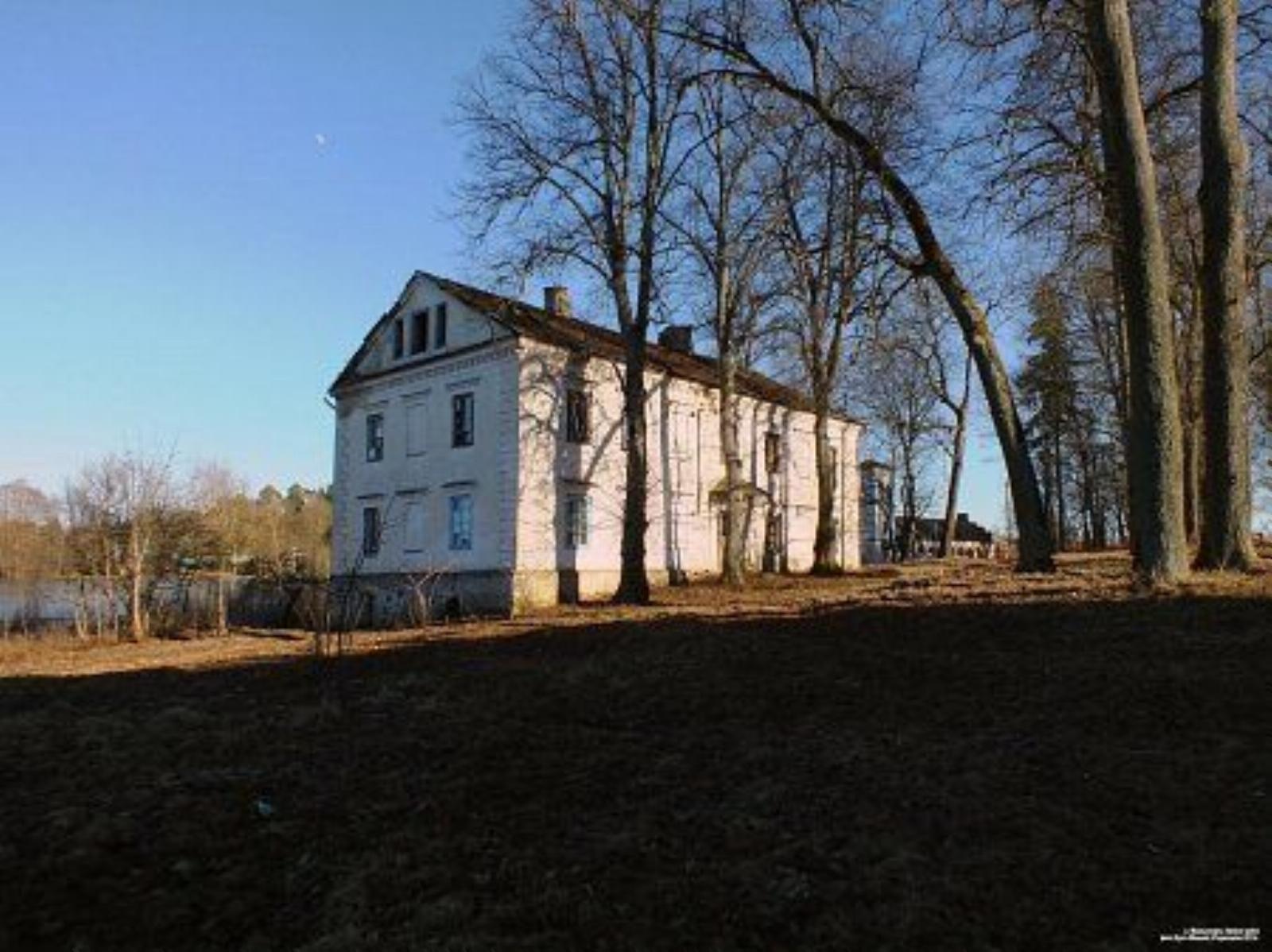 Флигель правый Флигель правый