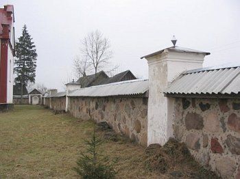 Ограда и часовни