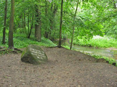 Камень Жоан Ролей