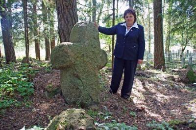 Каменные кресты