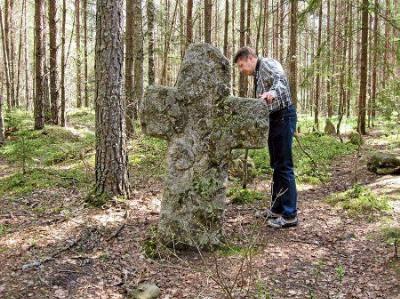 Каменный крест