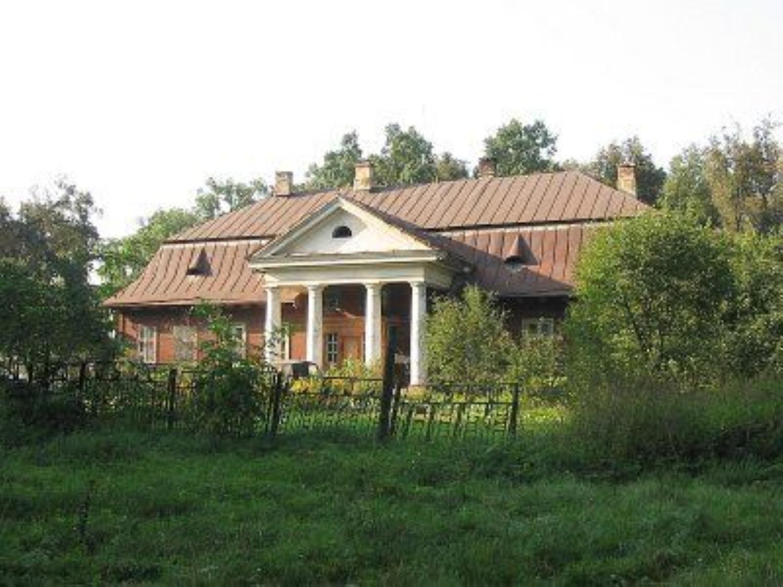 Усадебный дом (дерев.) Усадебный дом (дерев.)