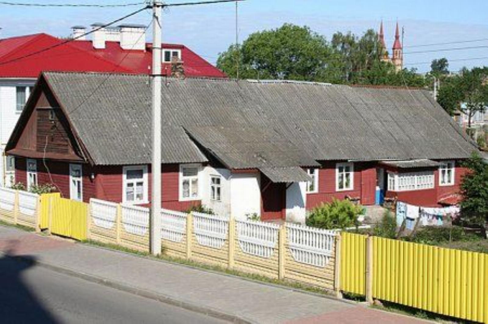 Дом Ларисы Гениюш (дерев.) Дом Ларисы Гениюш (дерев.)