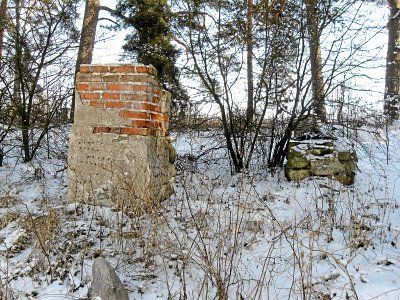 Часовня-надмогилье (руины)