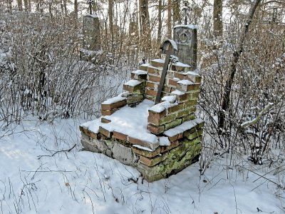 Часовня-надмогилье (руины)
