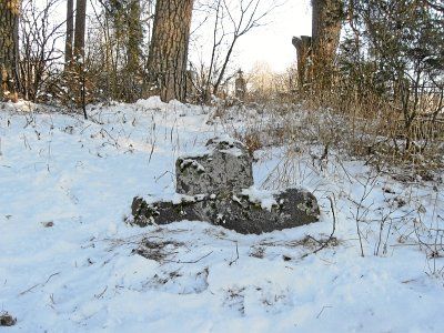 Каменный крест