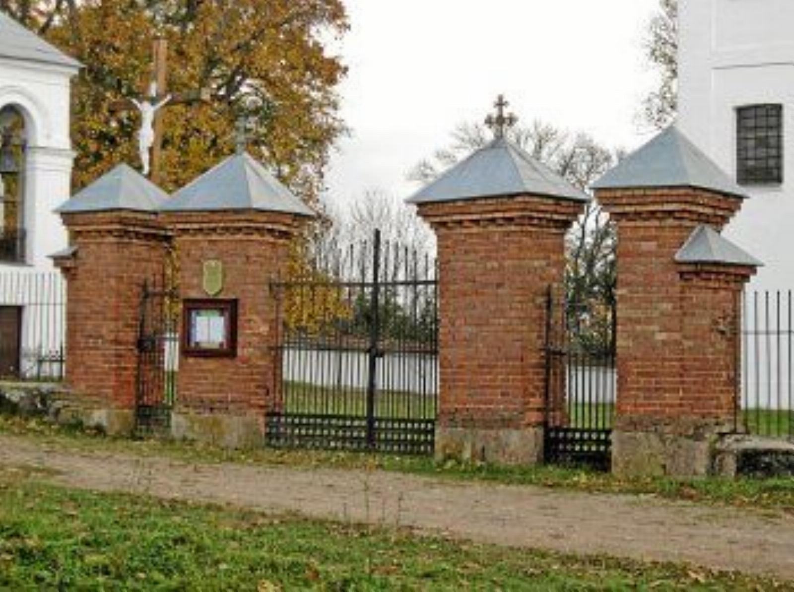 Брамы и ограда Брамы и ограда