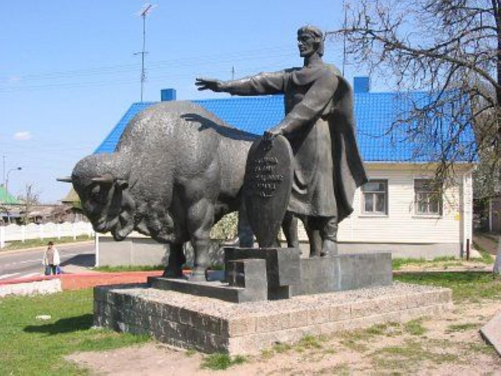 Памятник основателю Каменецкой крепости Памятник основателю Каменецкой крепости