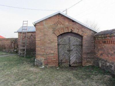 Костница (?) и ограда