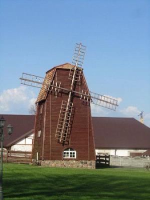 Ветряная мельница (дерев.)