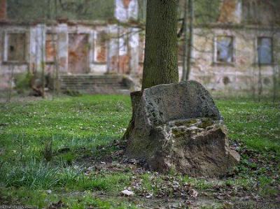 Камень-кресло