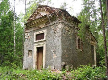 Часовня-усыпальница (руины)