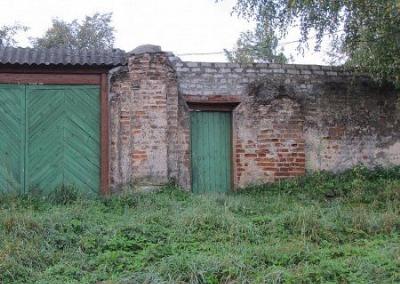 Ограда (?) /сохр. частично/