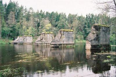 Железнодорожный мост 1-й мировой войны (руины)