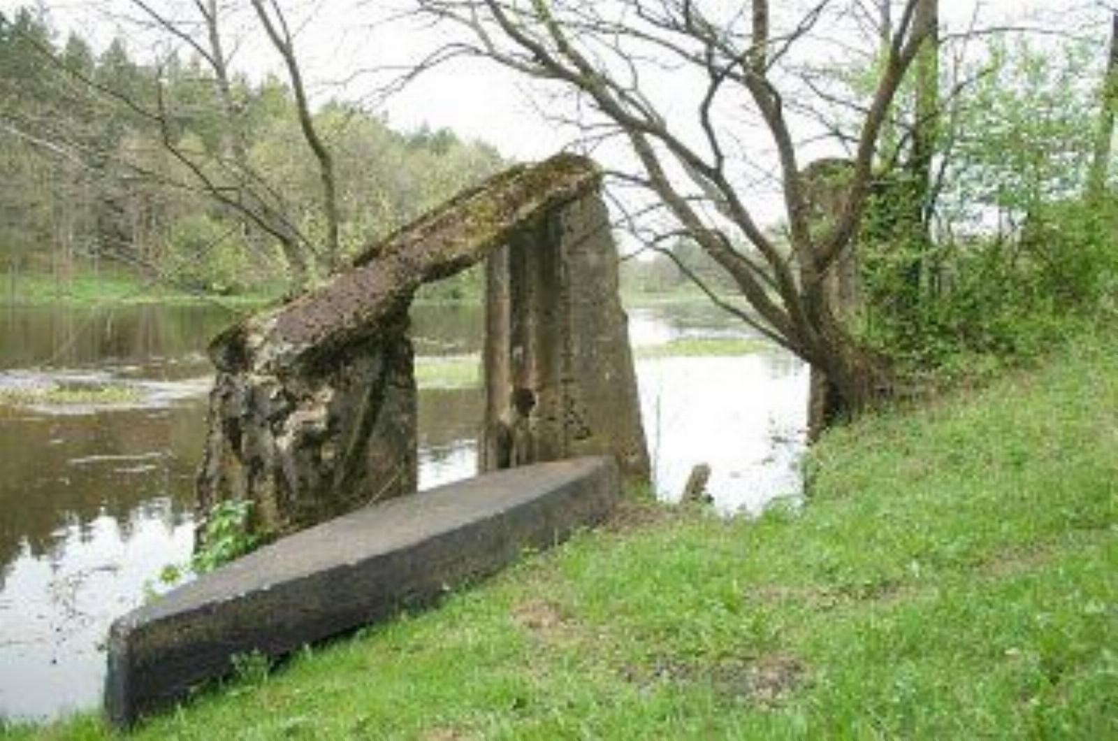 Строения паромной? переправы 1-й мировой войны (руины) Строения паромной? переправы 1-й мировой войны (руины)