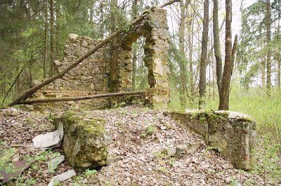 Часовня-усыпальница (руины)