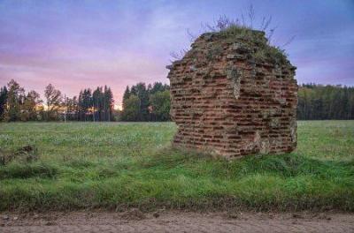 Часовня придорожная (?) (руины)