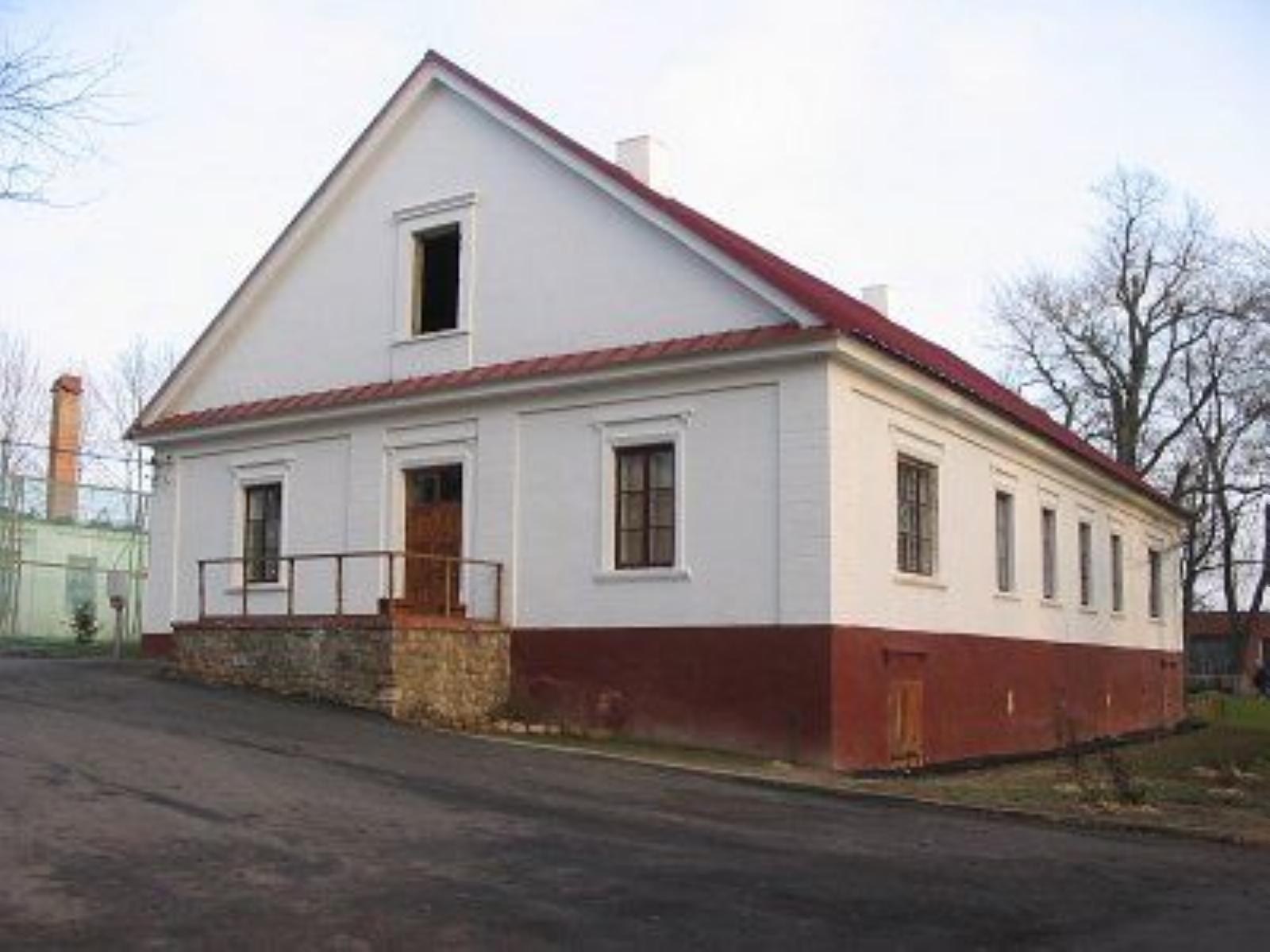 Флигель левый Флигель левый