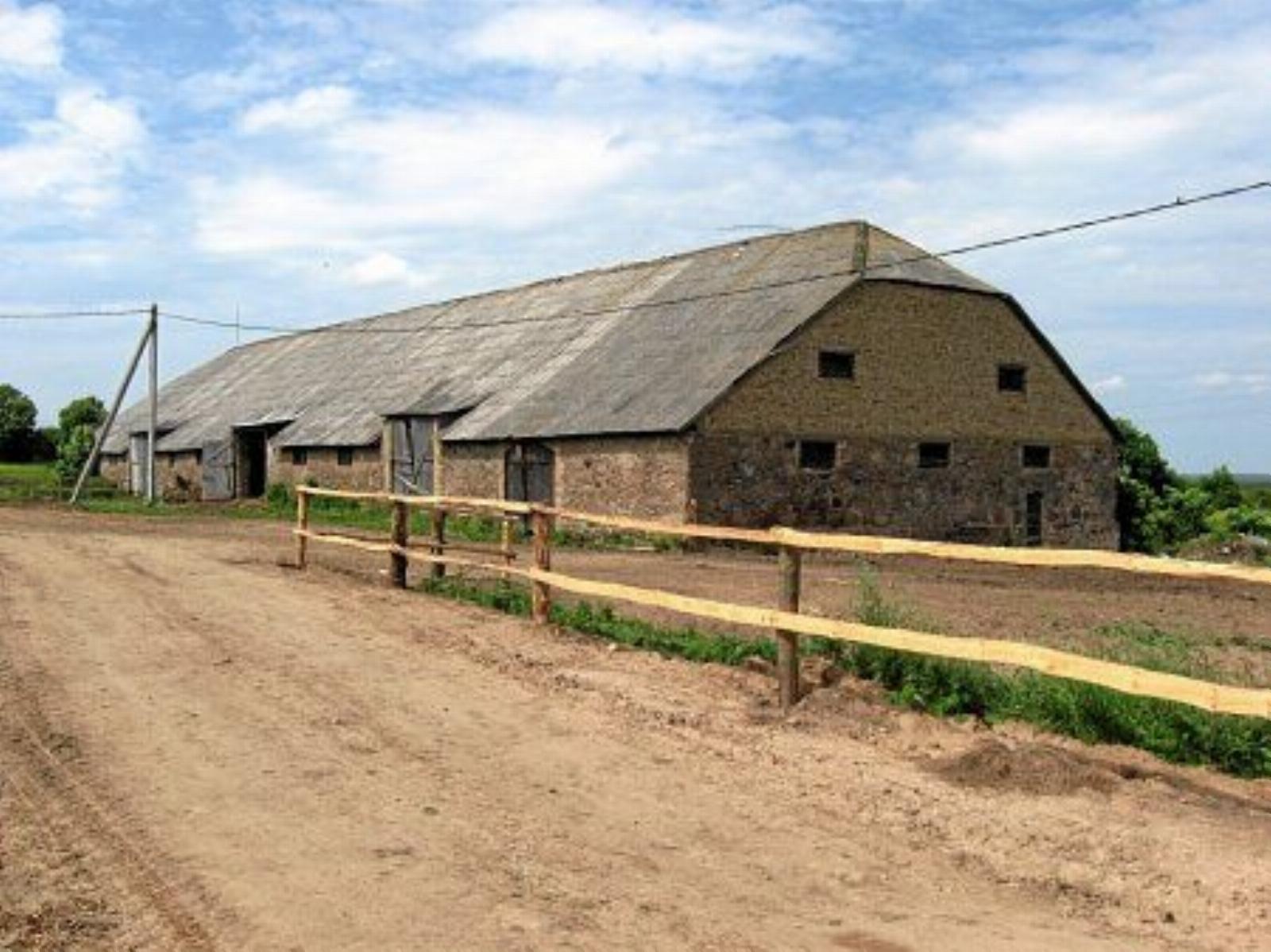 Амбар (?) Амбар (?)