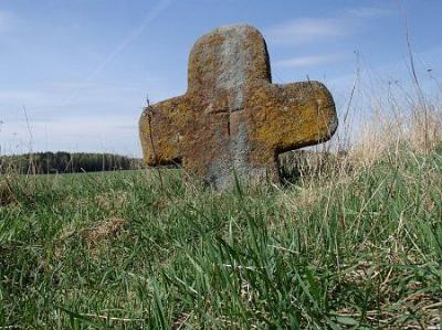 Каменный крест