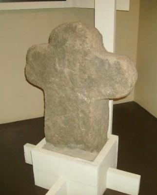 Каменный крест