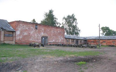 Хозпостройка П-образная