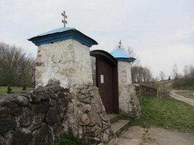 Брама и ограда