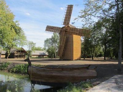 Ветряная мельница (дерев.)