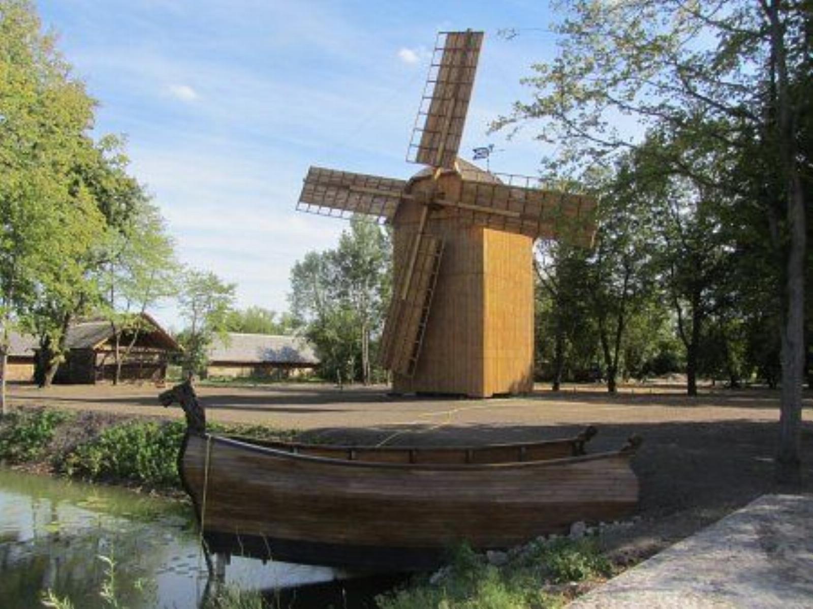 Ветряная мельница (дерев.) Ветряная мельница (дерев.)