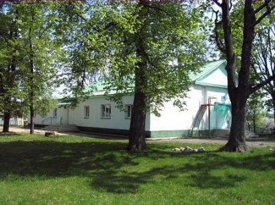 Церковь Успенская /перестроена под клуб/