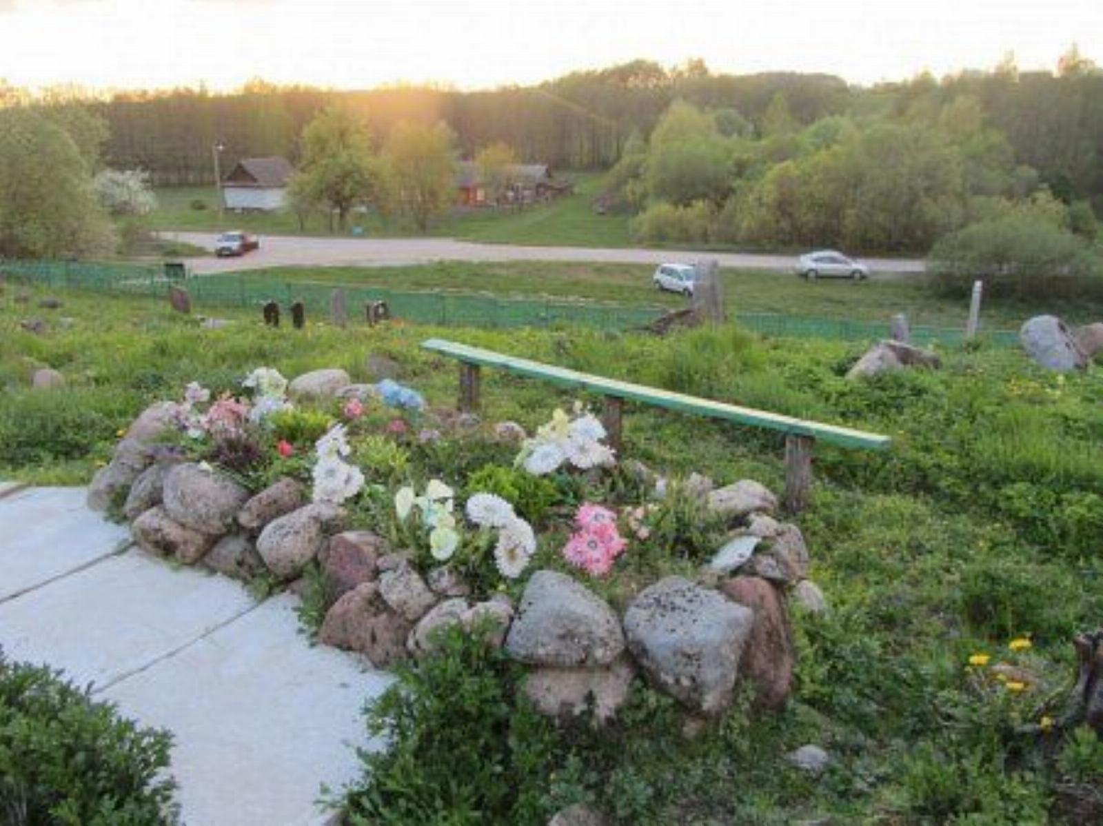 Могила св. Контуся Могила св. Контуся