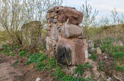 Коровник (руины)