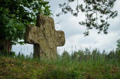 Каменный крест