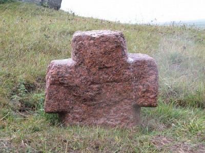 Каменные кресты